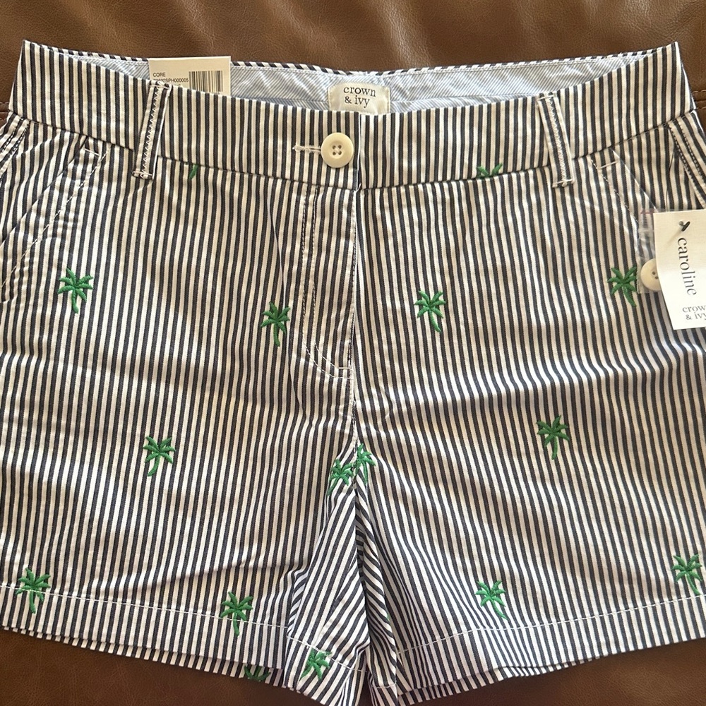 🌴Crown & Ivy Caroline Navy Stripe Palm Shorts Size 8 NWT - Picture 2 of 12